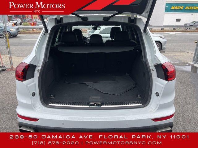 2017 Porsche Cayenne Platinum Edition photo