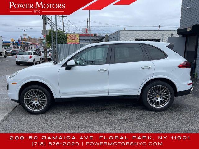 2017 Porsche Cayenne Platinum Edition photo