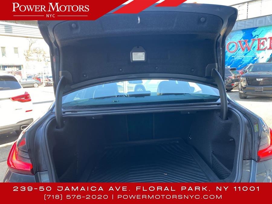 2019 BMW 3-Series 330i xDrive photo