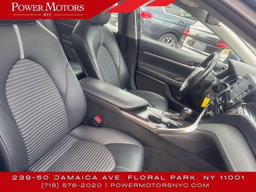 2022 Toyota Camry SE photo