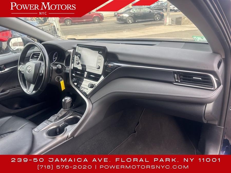 2022 Toyota Camry SE photo