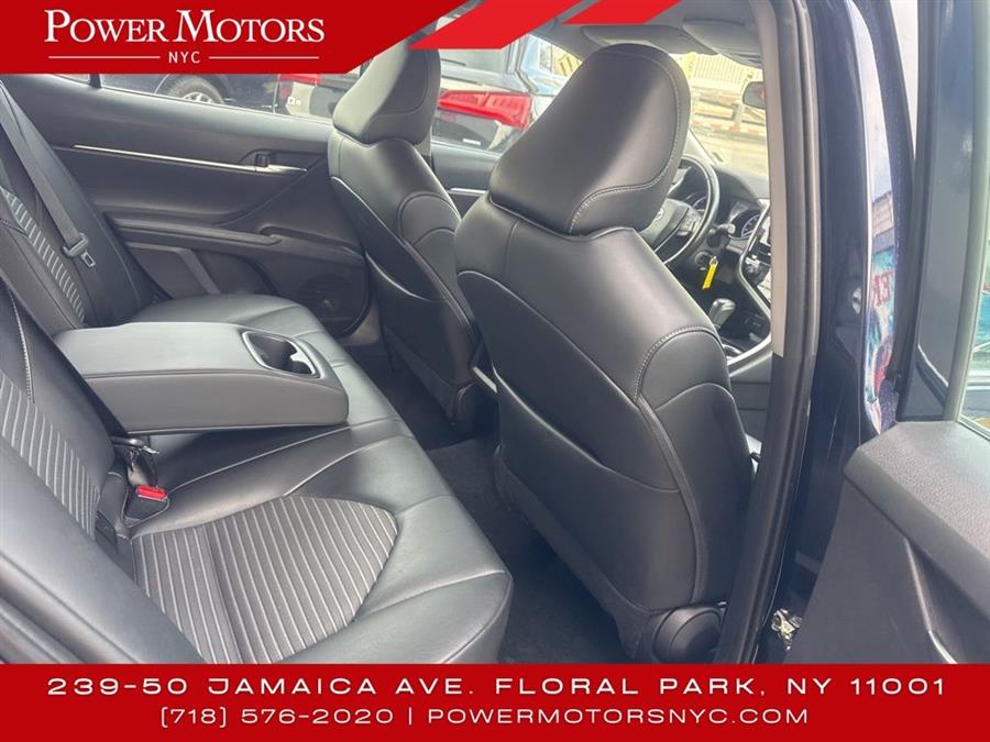 2022 Toyota Camry SE photo