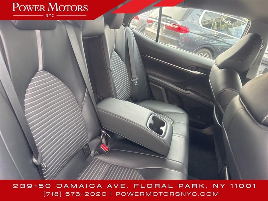 2022 Toyota Camry SE photo