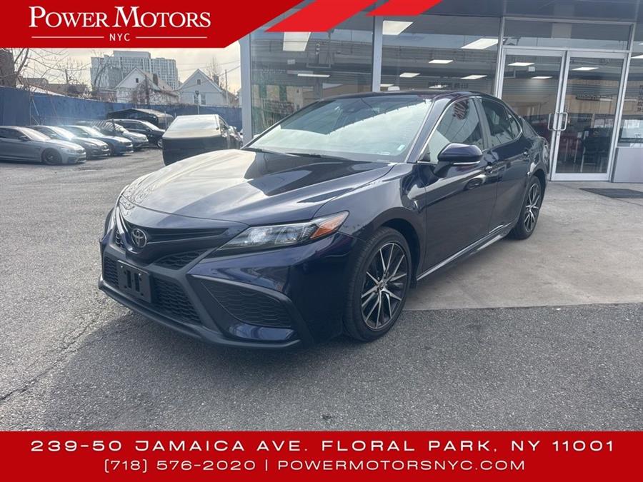 2022 Toyota Camry SE photo
