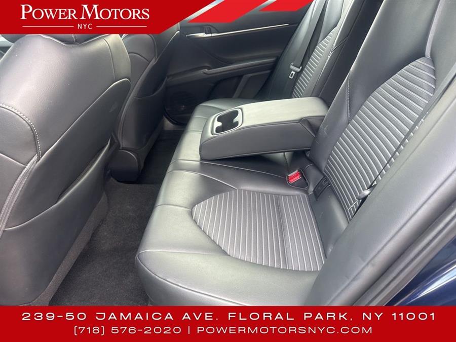 2022 Toyota Camry SE photo