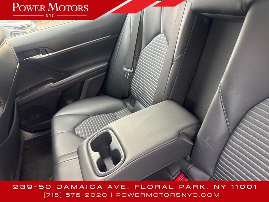 2022 Toyota Camry SE photo