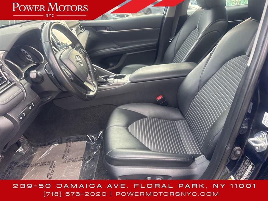 2022 Toyota Camry SE photo