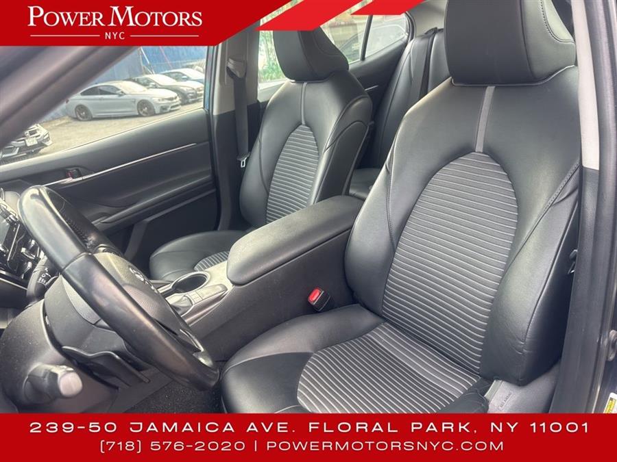 2022 Toyota Camry SE photo