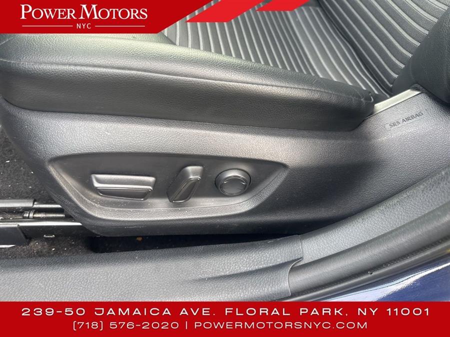 2022 Toyota Camry SE photo