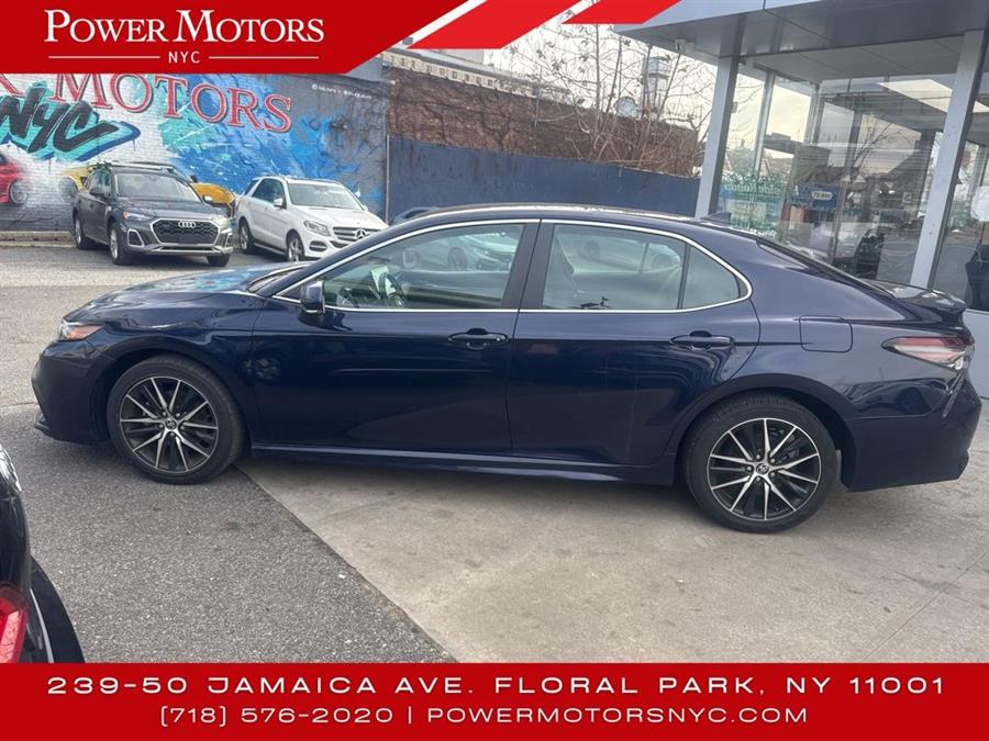 2022 Toyota Camry SE photo