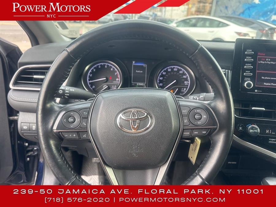 2022 Toyota Camry SE photo