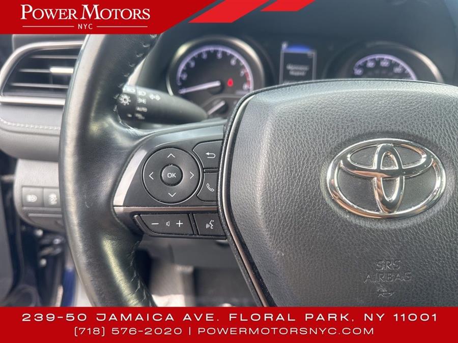 2022 Toyota Camry SE photo