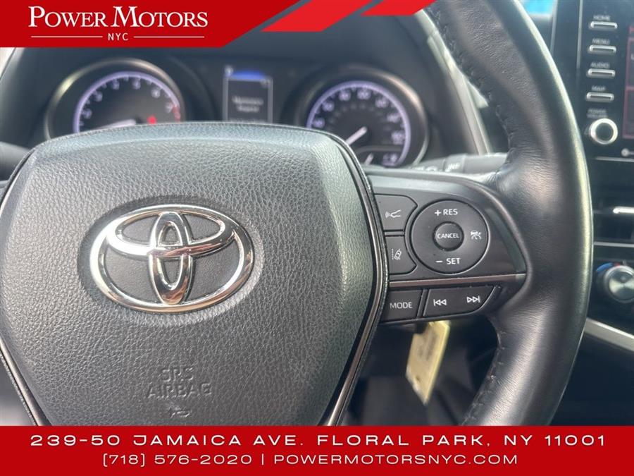 2022 Toyota Camry SE photo