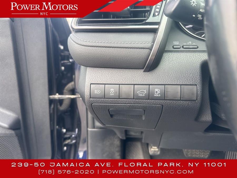 2022 Toyota Camry SE photo