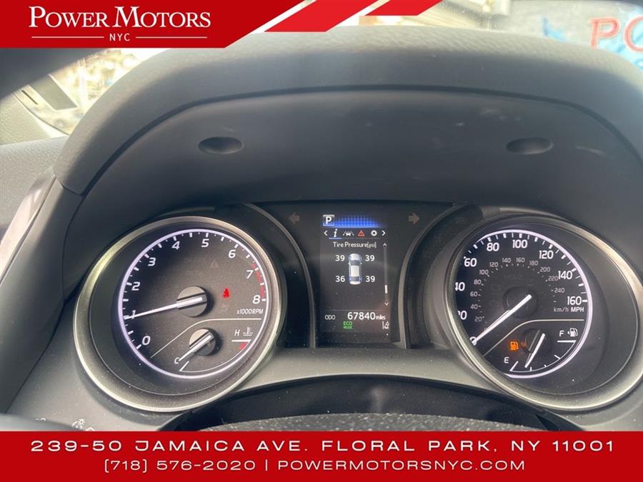 2022 Toyota Camry SE photo