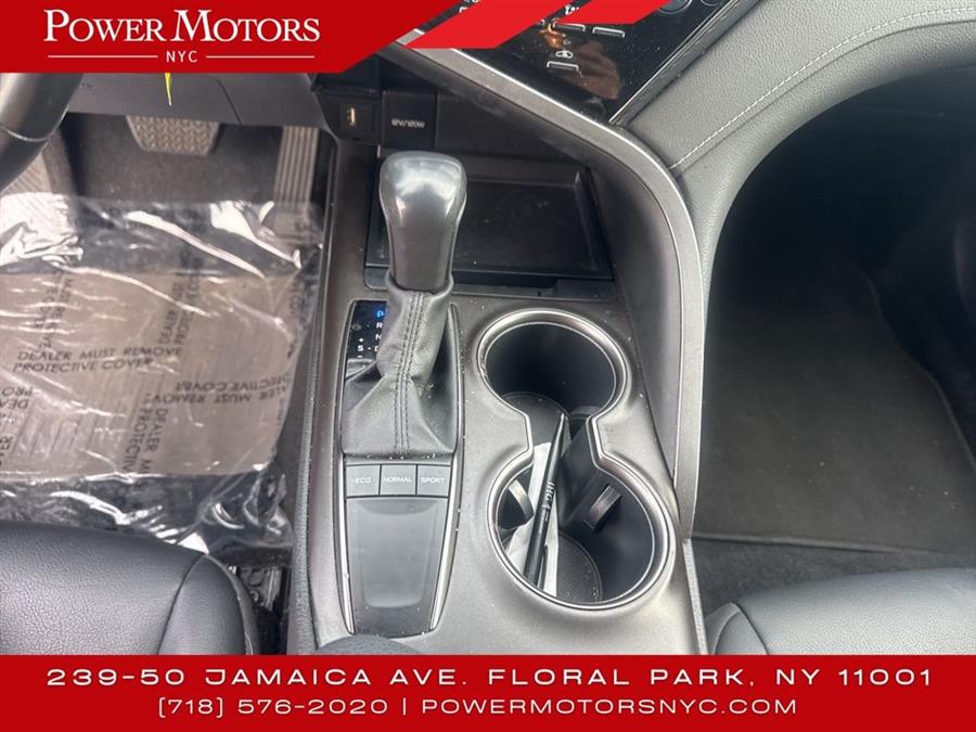 2022 Toyota Camry SE photo