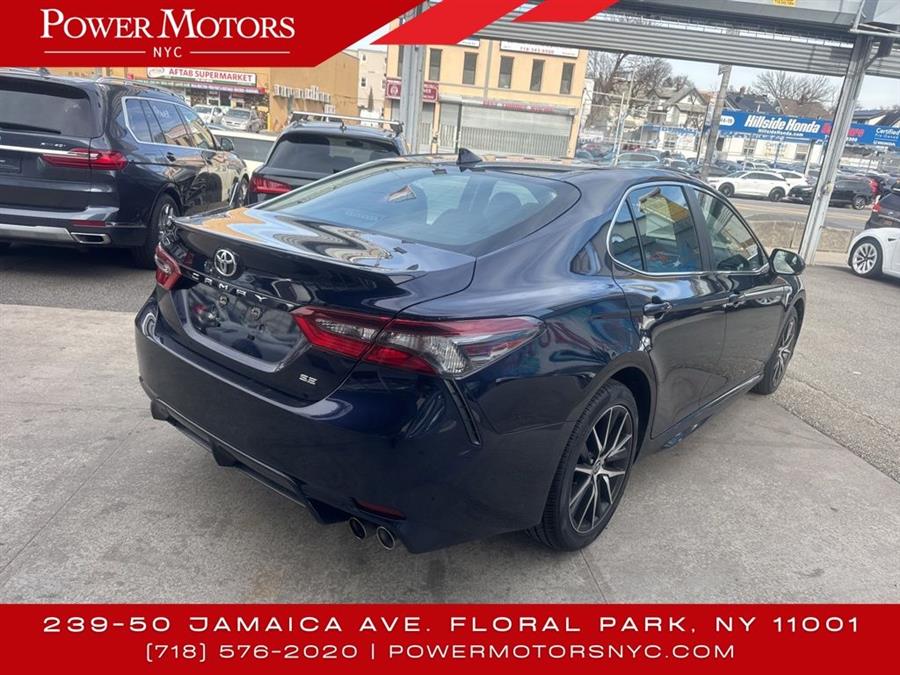 2022 Toyota Camry SE photo