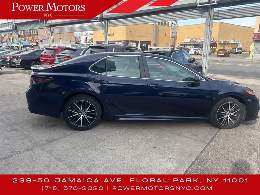 2022 Toyota Camry SE photo