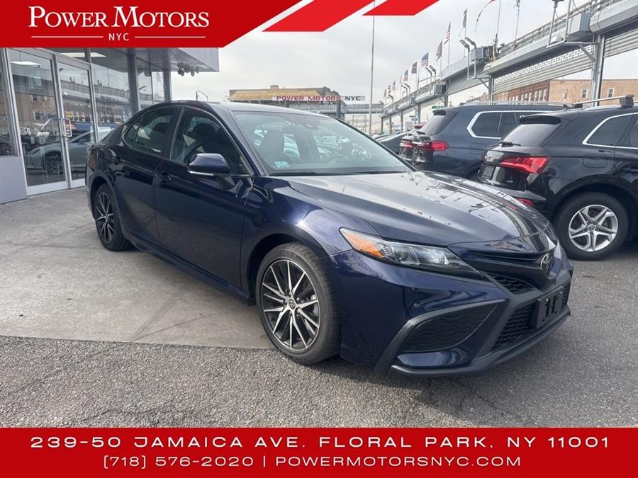 2022 Toyota Camry SE photo