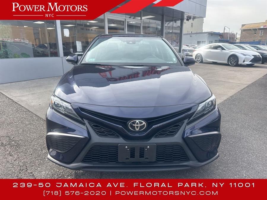 2022 Toyota Camry SE photo