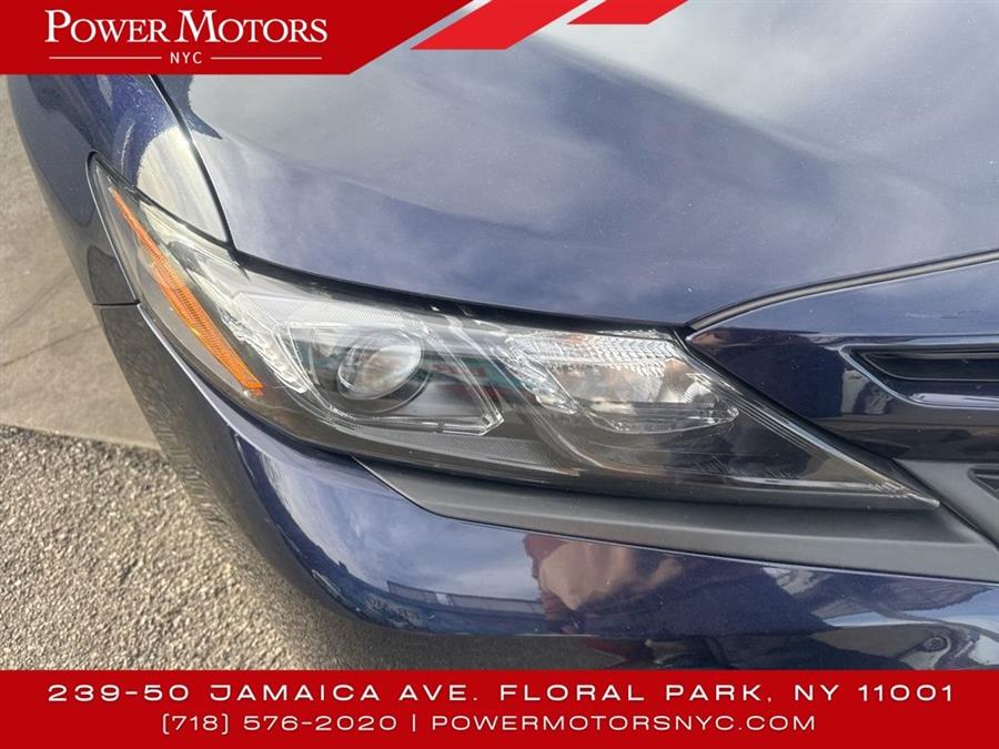 2022 Toyota Camry SE photo