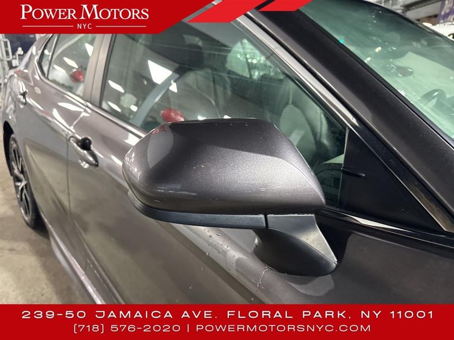 2021 Toyota Camry SE photo