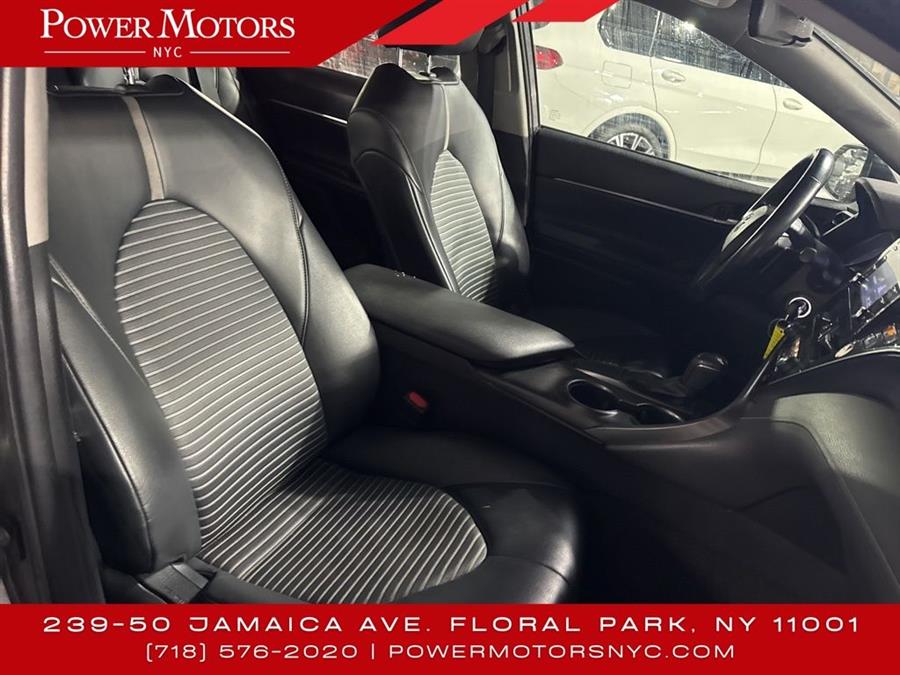 2021 Toyota Camry SE photo
