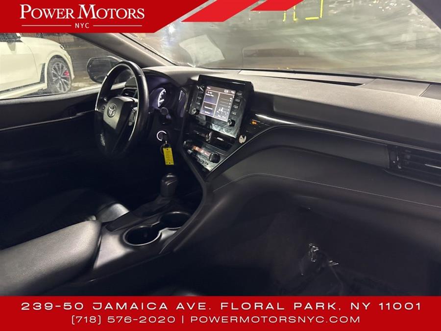 2021 Toyota Camry SE photo