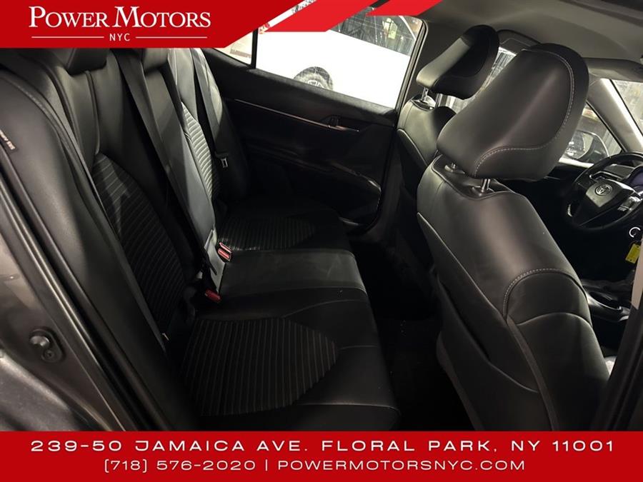 2021 Toyota Camry SE photo