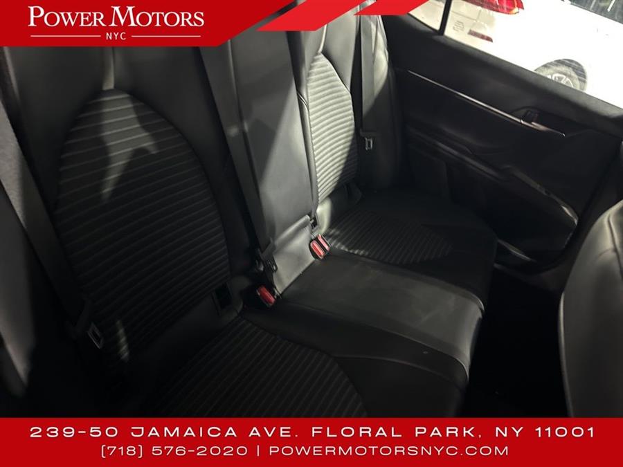 2021 Toyota Camry SE photo