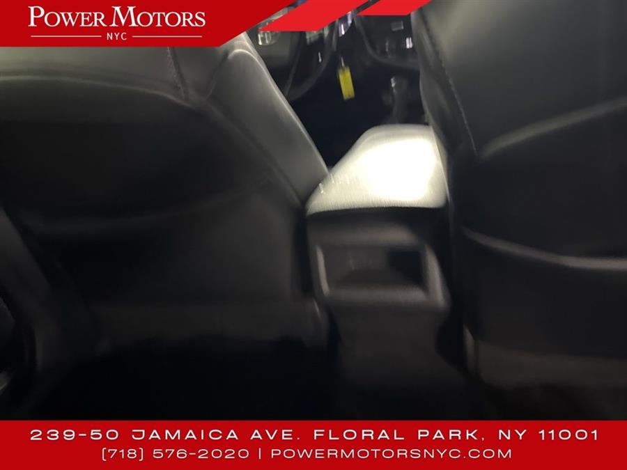 2021 Toyota Camry SE photo