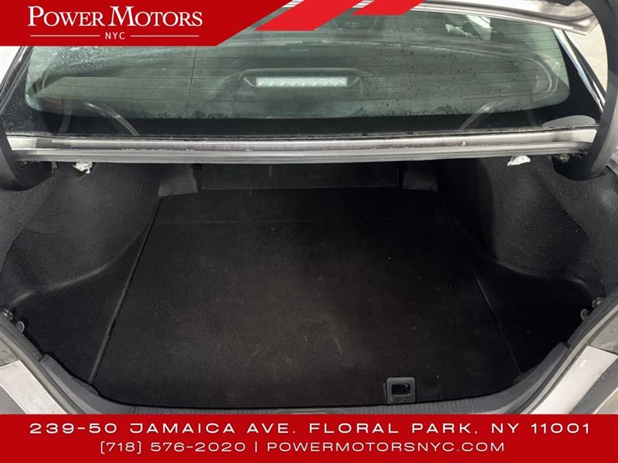 2021 Toyota Camry SE photo