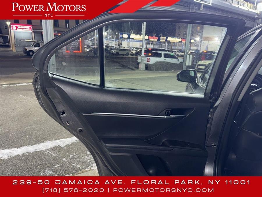 2021 Toyota Camry SE photo