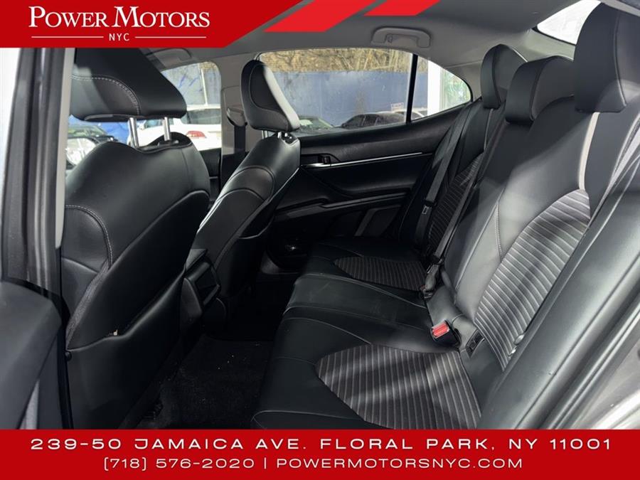 2021 Toyota Camry SE photo