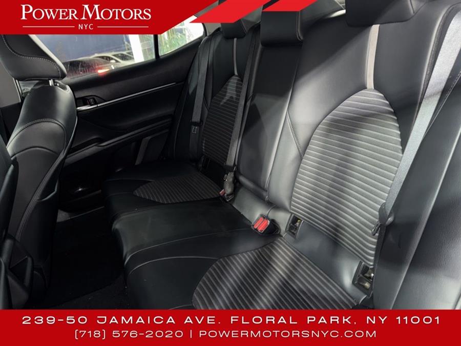 2021 Toyota Camry SE photo