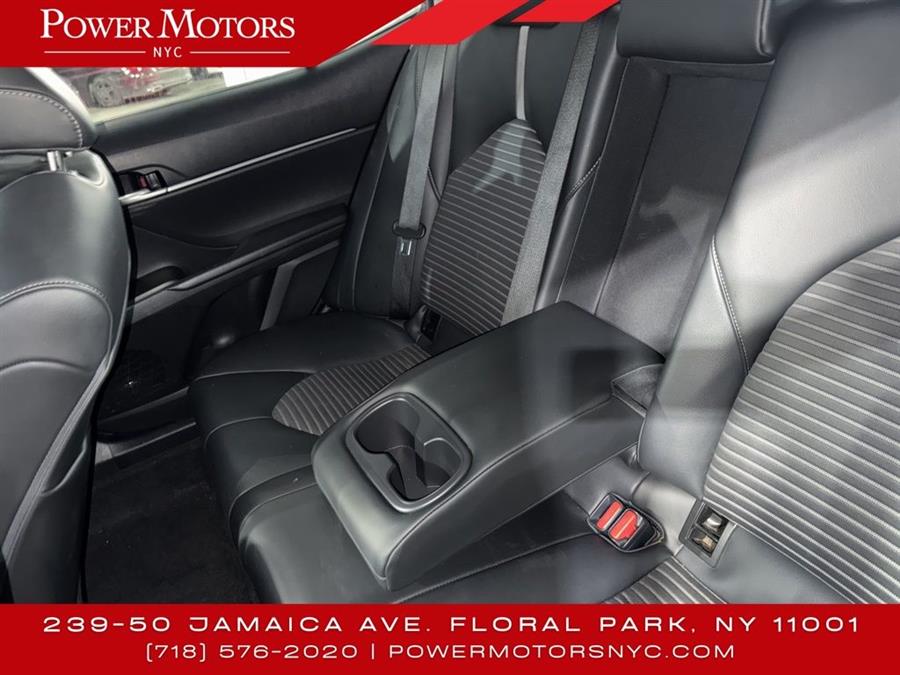 2021 Toyota Camry SE photo