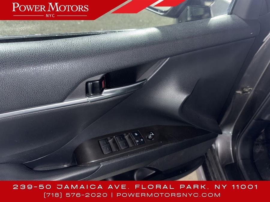 2021 Toyota Camry SE photo