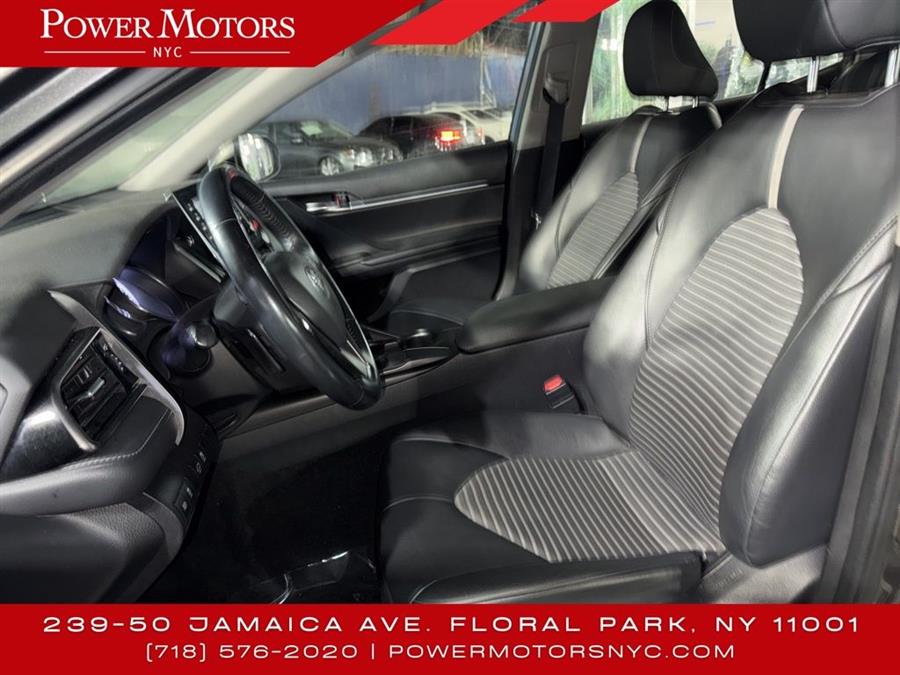 2021 Toyota Camry SE photo