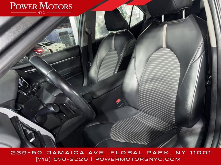 2021 Toyota Camry SE photo