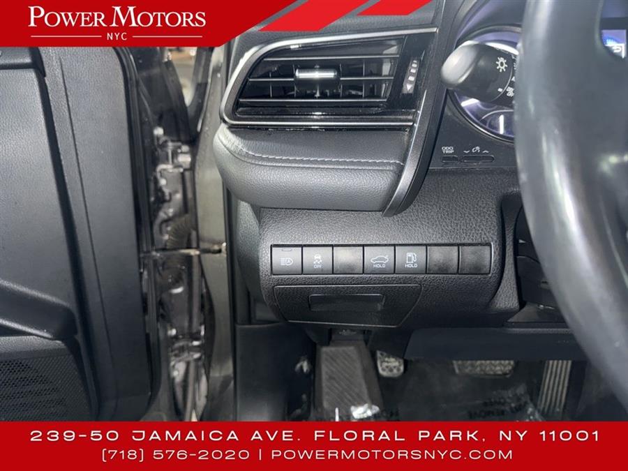 2021 Toyota Camry SE photo