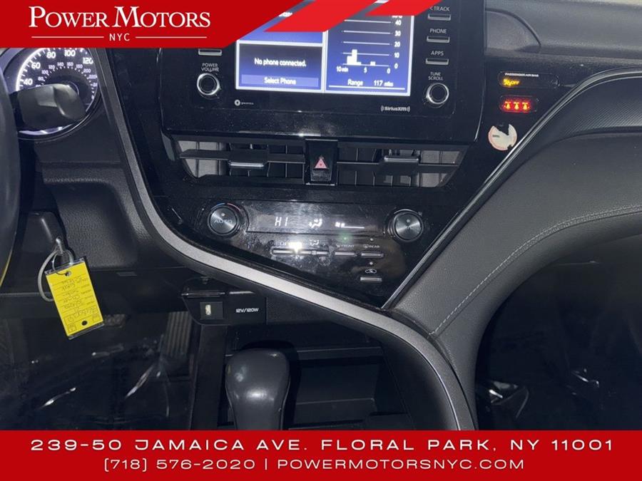 2021 Toyota Camry SE photo