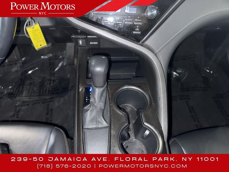 2021 Toyota Camry SE photo