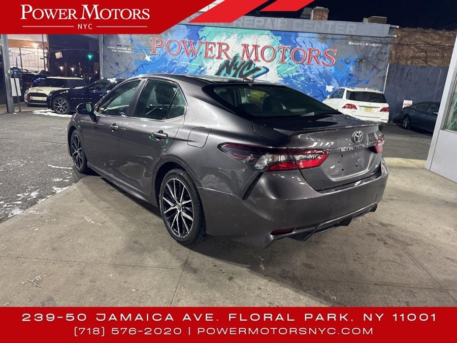 2021 Toyota Camry SE photo