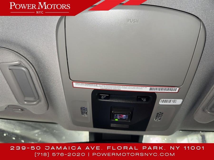 2021 Toyota Camry SE photo
