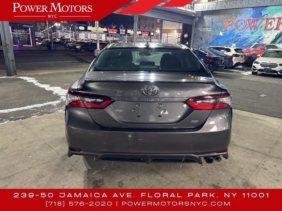 2021 Toyota Camry SE photo