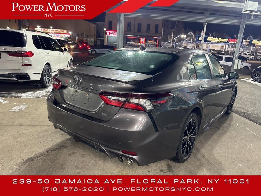 2021 Toyota Camry SE photo