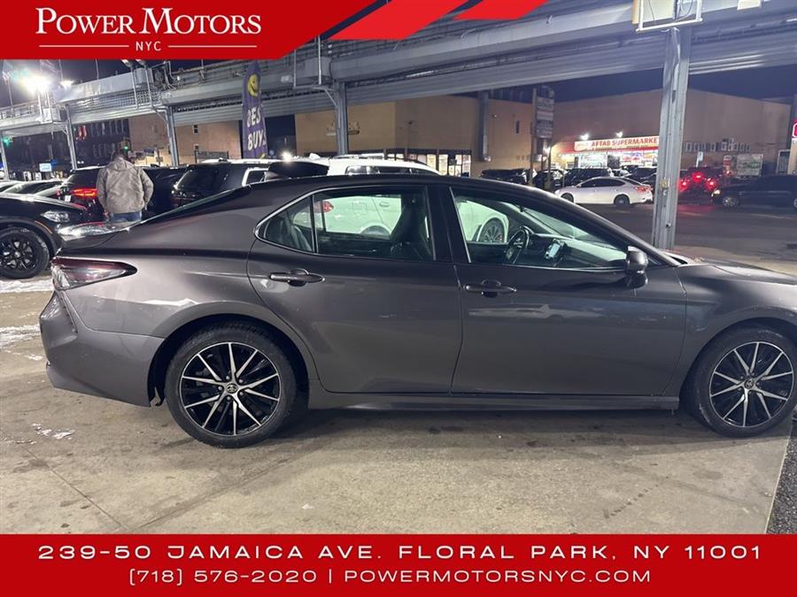 2021 Toyota Camry SE photo