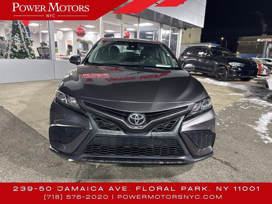 2021 Toyota Camry SE photo