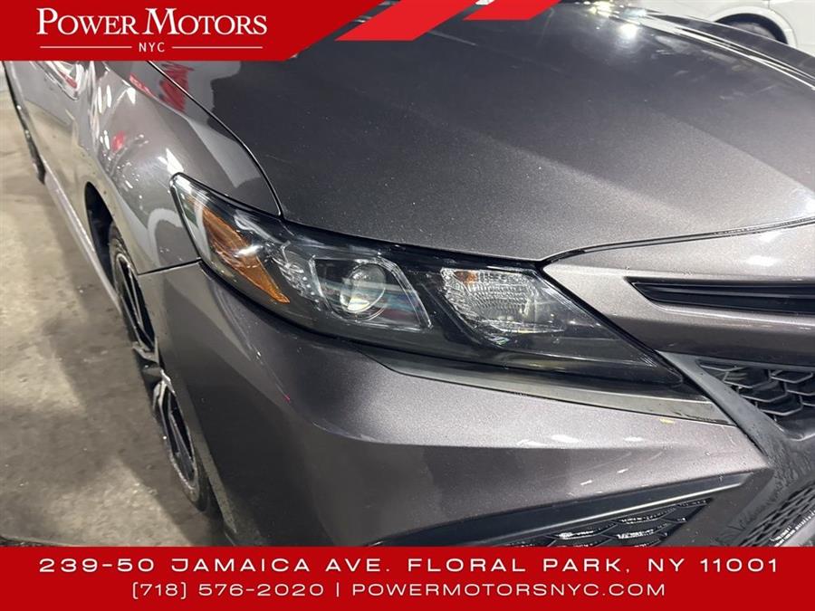 2021 Toyota Camry SE photo