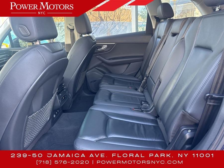 2020 Audi Q7 55 Premium Plus photo